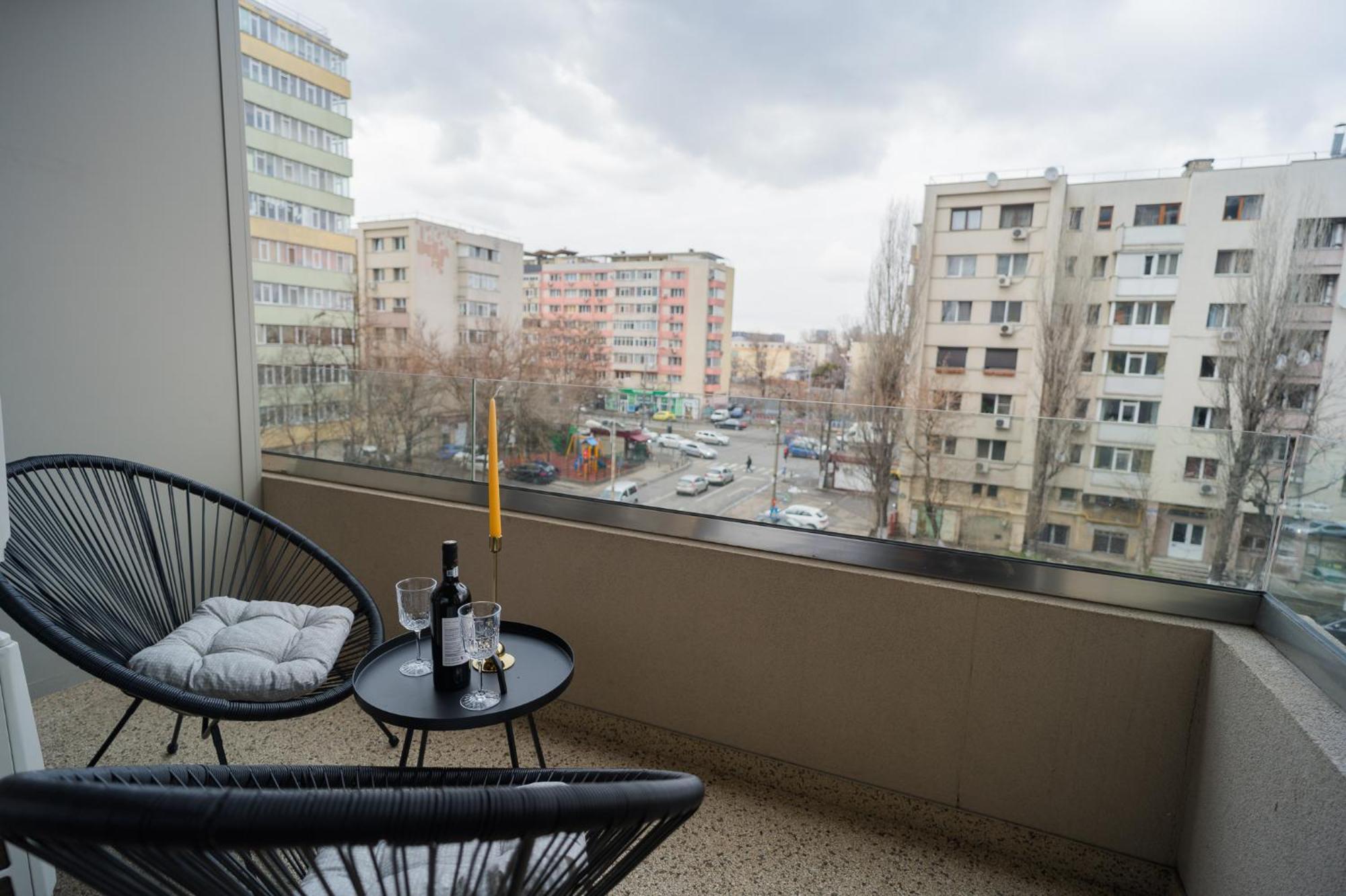 Central Apartments With City View & Large Balcony 布加勒斯特 外观 照片