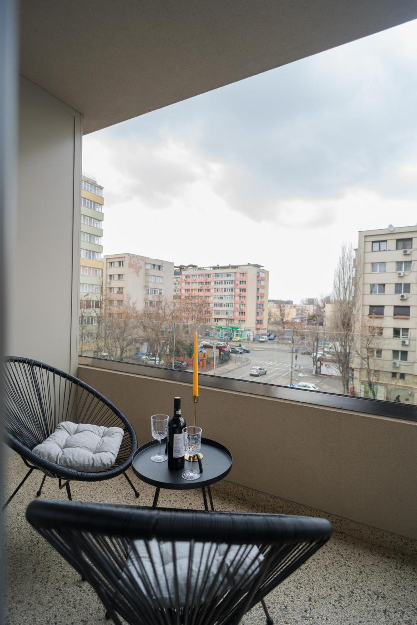 Central Apartments With City View & Large Balcony 布加勒斯特 外观 照片