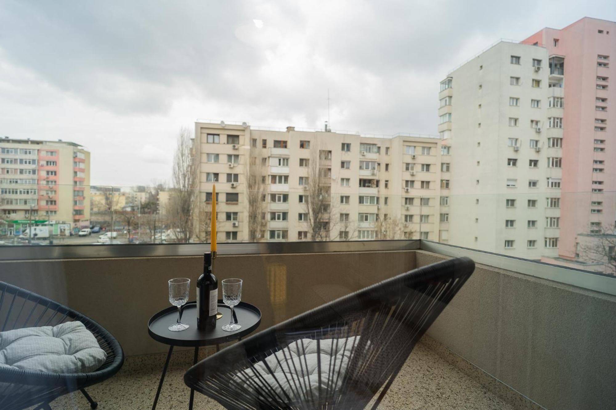 Central Apartments With City View & Large Balcony 布加勒斯特 外观 照片